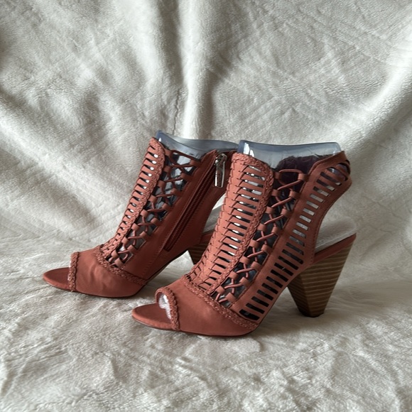 Vince Camuto Eshantel Dress Sandals (between peach and dusty pink) - Picture 3 of 9